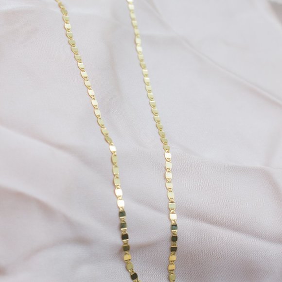 Sold Elegant Gold Necklace - Picture 1 of 6